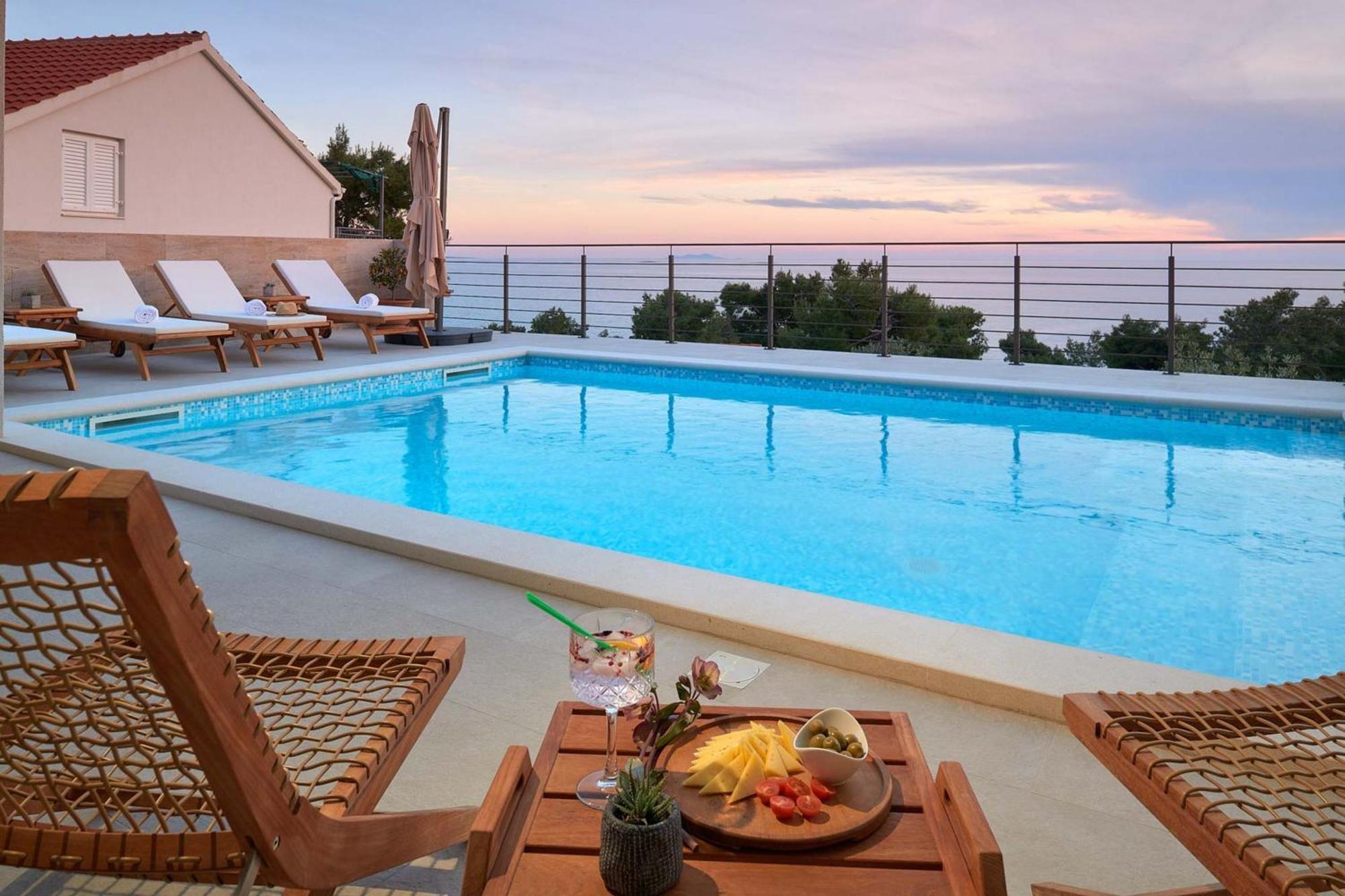 Dazzling Hvar Villa Villa Licita 4 Bedrooms Spacious Sunterrace Fitted With Sunbeds And Parasols Private Outdoor Swimming Pool Shaded, สเวตา เนเดลยา ภายนอก รูปภาพ